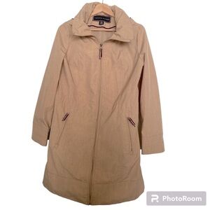 TOMMY HILFIGER TAN TRENCH COAT WITH HOOD AND POCKETS SIZE SMALL